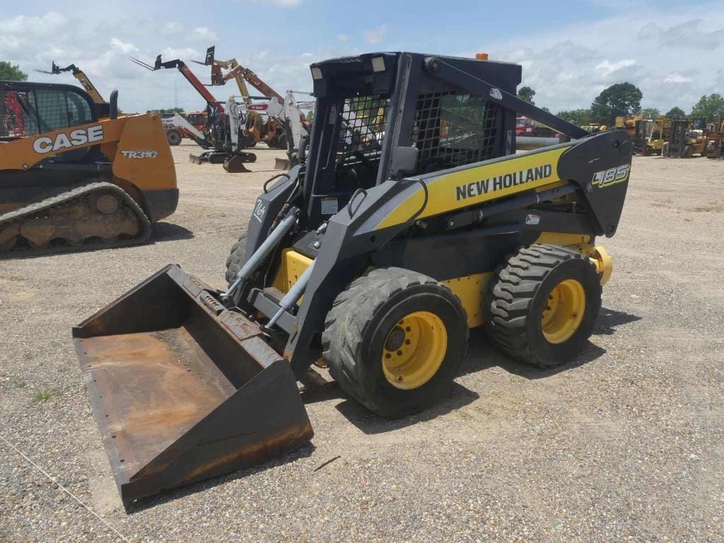 New Holland L185 Equipment Image0