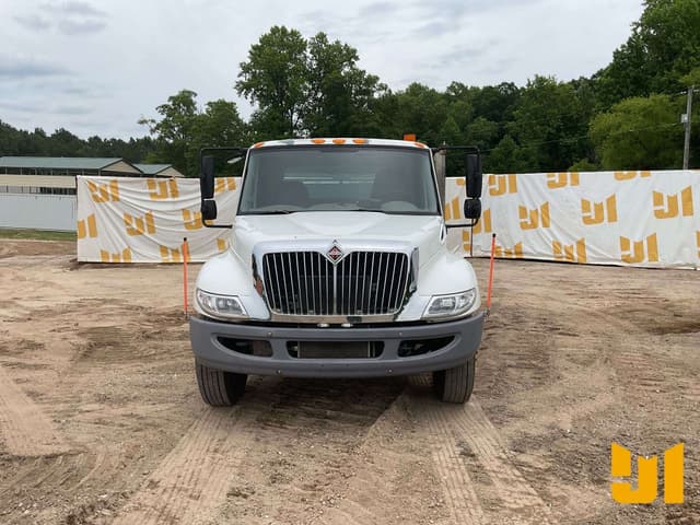 Image of International Durastar 4300 equipment image 1