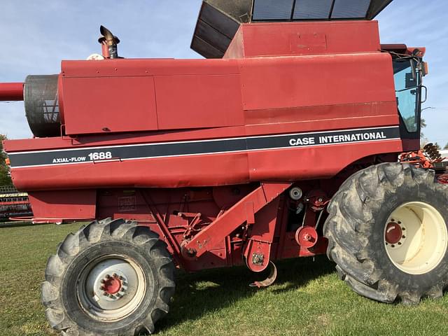 Image of Case IH 1688 equipment image 1