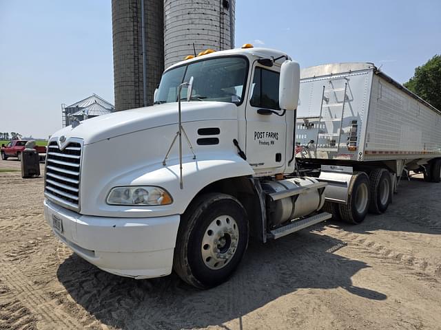 Image of Mack 600 equipment image 2