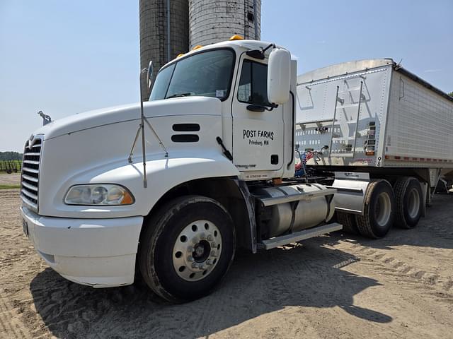 Image of Mack 600 equipment image 1