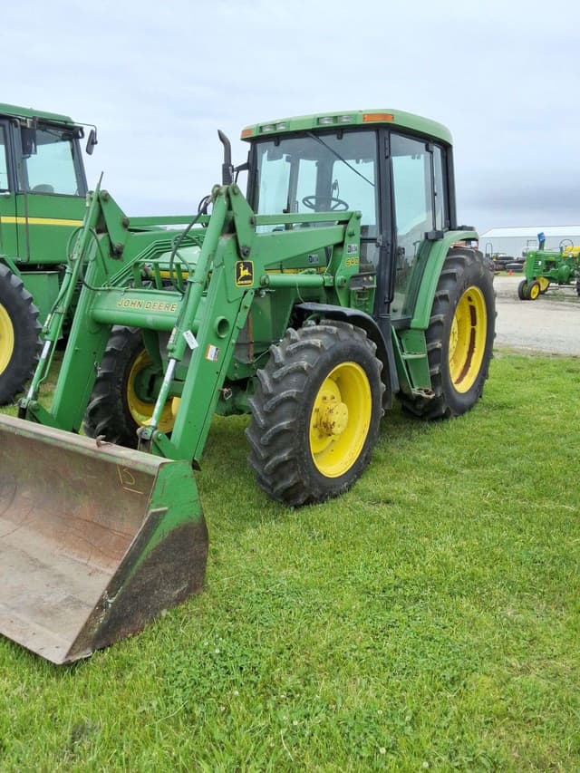 Image of John Deere 6400 equipment image 1