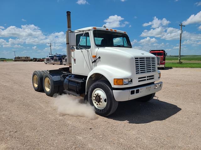 Image of International 8100 equipment image 1