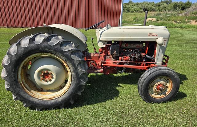 Image of Ford 851 equipment image 2