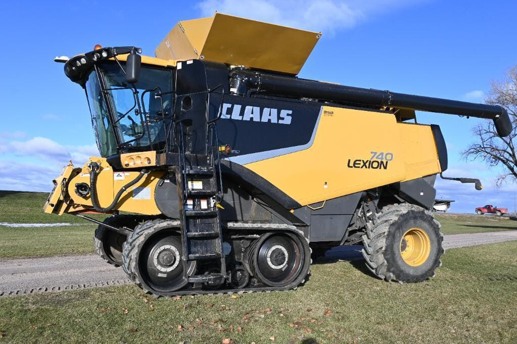 Main image CLAAS LEXION 740
