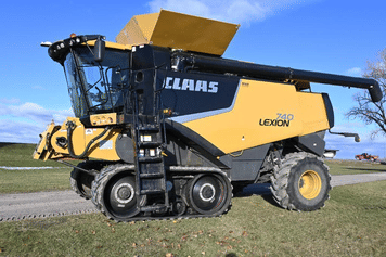 Main image CLAAS LEXION 740