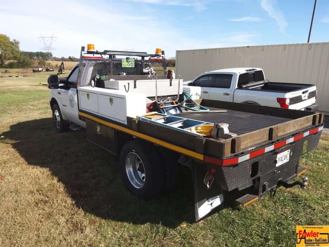 Image of Ford F-550 equipment image 3