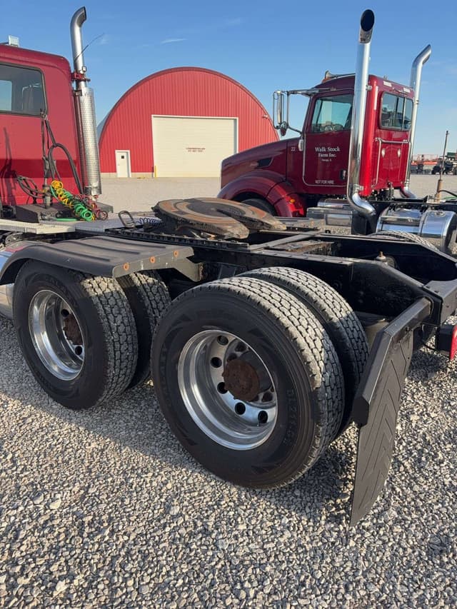 Image of Peterbilt 379 equipment image 4