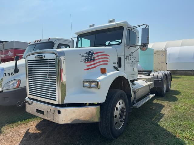 Image of Freightliner FLD120SD equipment image 1