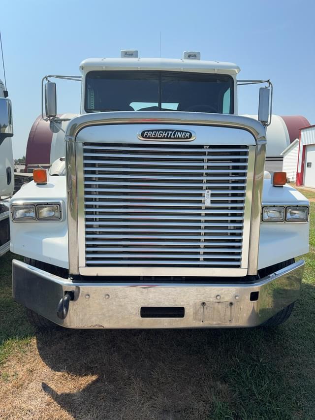 Image of Freightliner FLD120SD equipment image 2