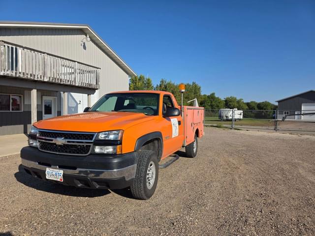 Image of Chevrolet 2500HD equipment image 1