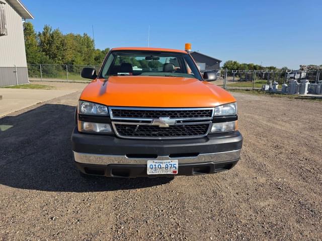 Image of Chevrolet 2500HD equipment image 3