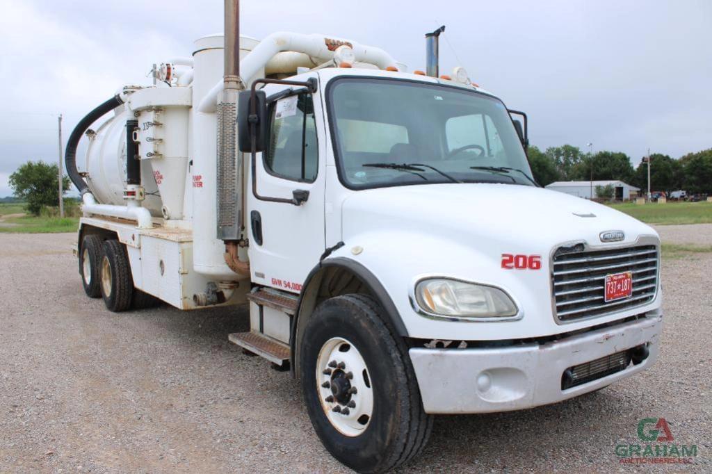 Image of Freightliner M2 106 Primary image