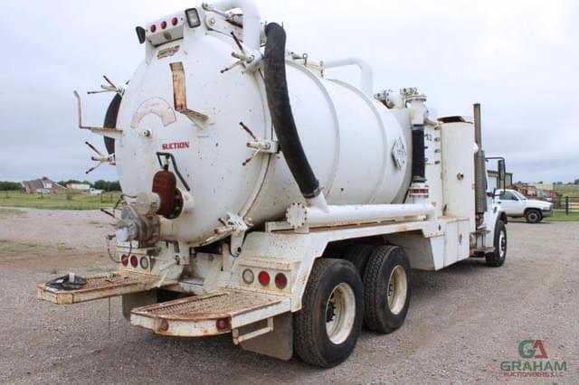 Image of Freightliner M2 106 equipment image 1