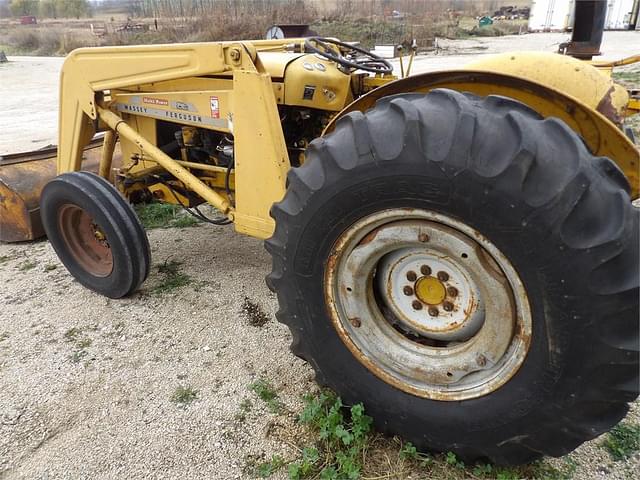 Image of Massey Ferguson 202 equipment image 2