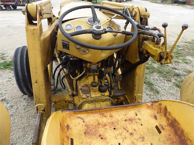 Image of Massey Ferguson 202 equipment image 4