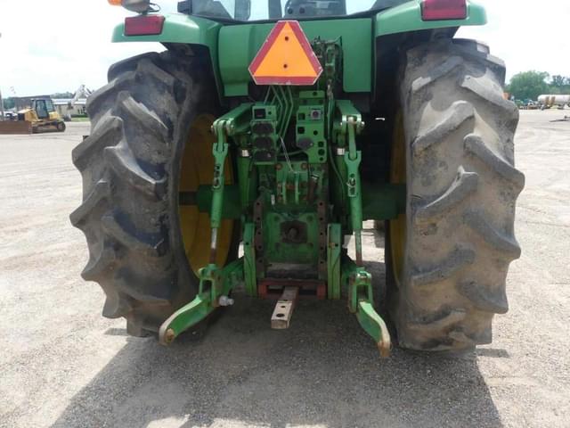 Image of John Deere 7920 equipment image 3