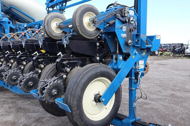 Image of Kinze 3605 equipment image 4