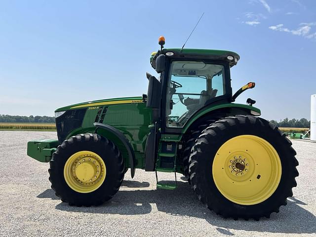Image of John Deere 7230R equipment image 1