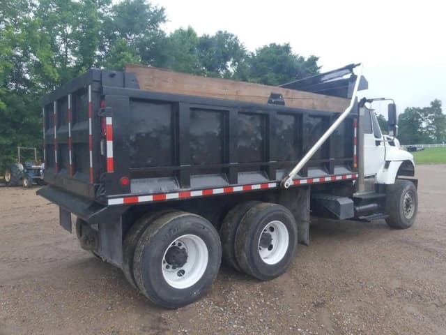 Image of International 7400 equipment image 2