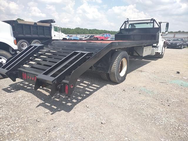 Image of Freightliner M2 equipment image 4