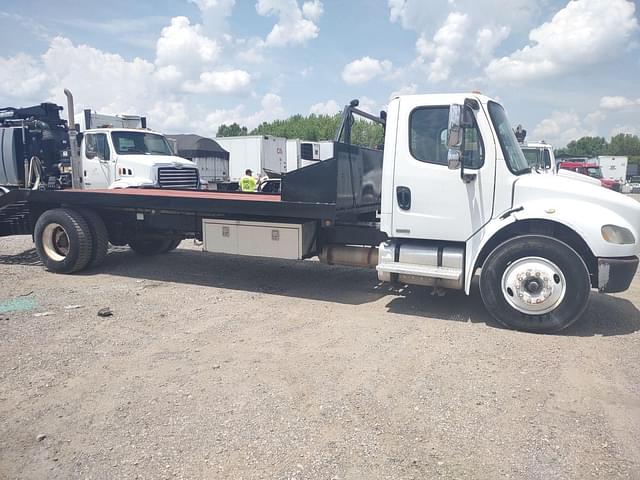 Image of Freightliner M2 equipment image 3