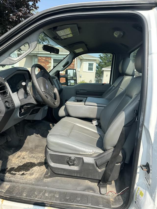 Image of Ford F-250 equipment image 3