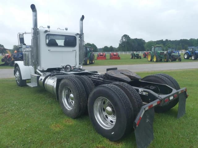 Image of Peterbilt 389 equipment image 3