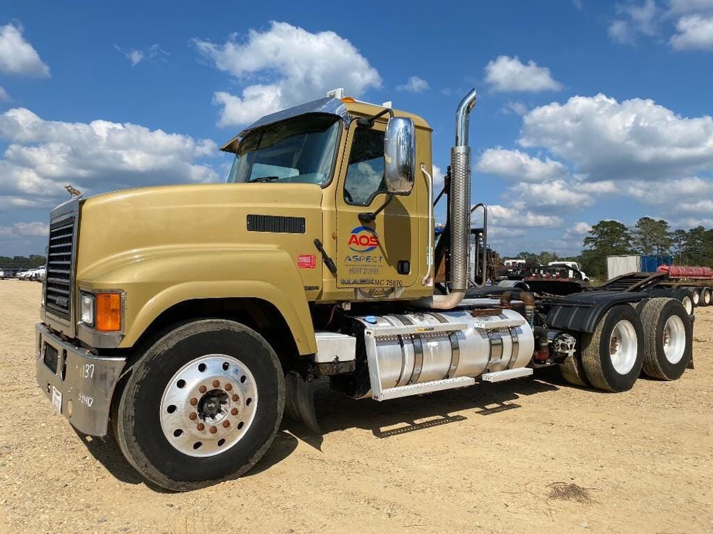 Main image Mack CHU613