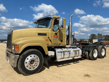 Main image Mack CHU613