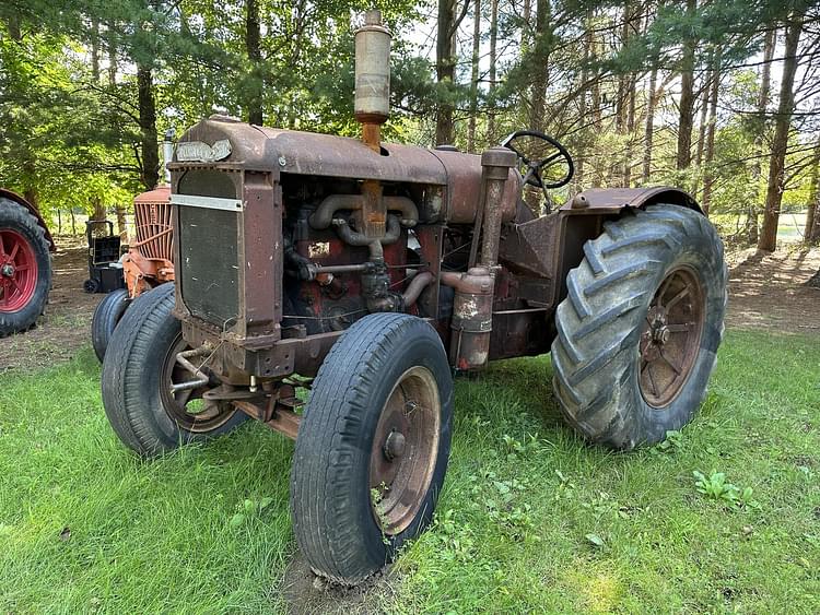 1938 McCormick-Deering W-30 Equipment Image0