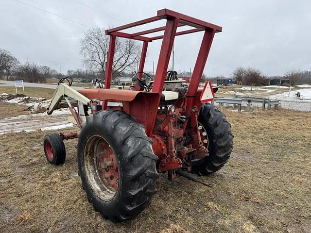 Image of Farmall 706 equipment image 1