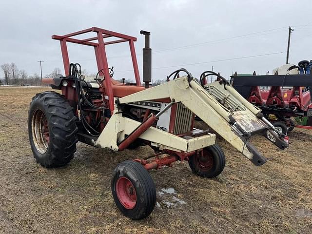 Image of Farmall 706 equipment image 4