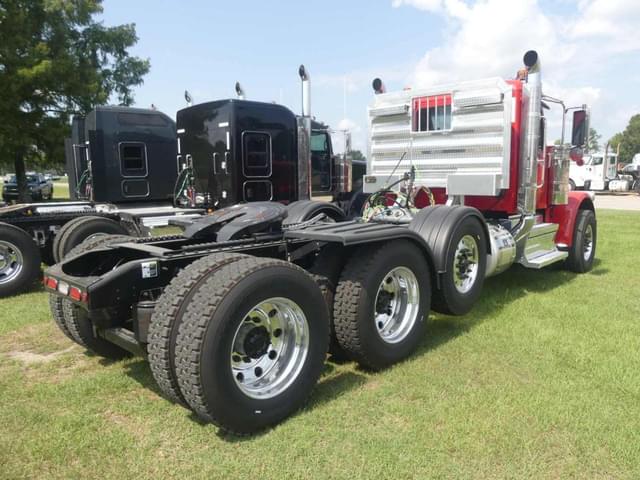 Image of Peterbilt 589 equipment image 2