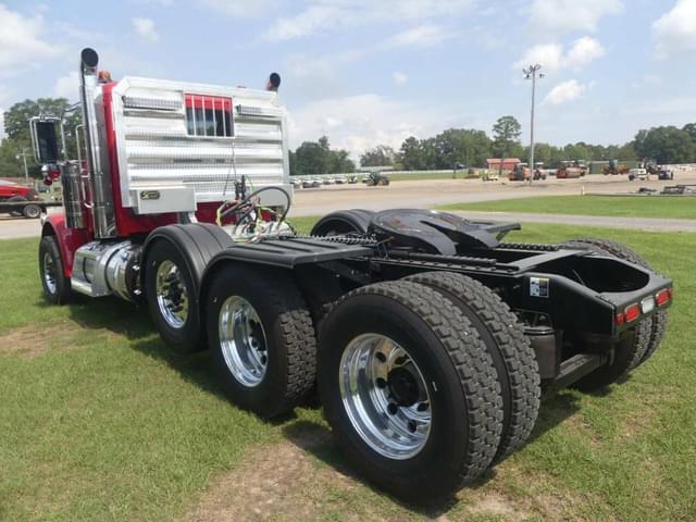 Image of Peterbilt 589 equipment image 3