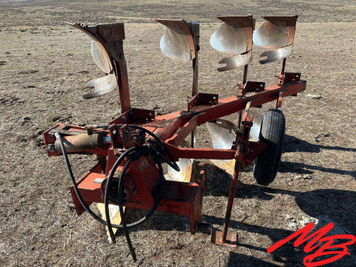 Main image International Harvester 140