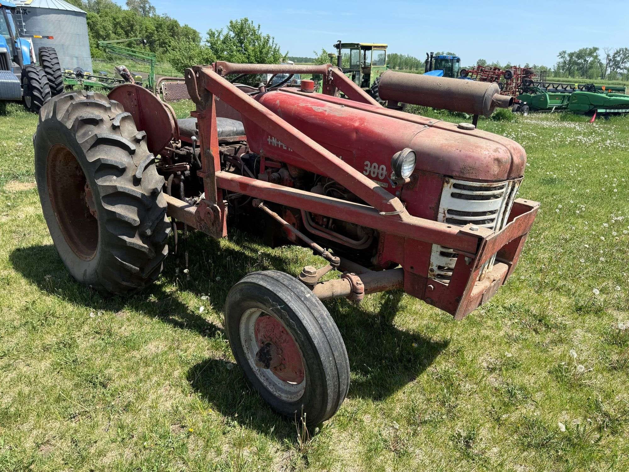 International Harvester 300 Equipment Image0