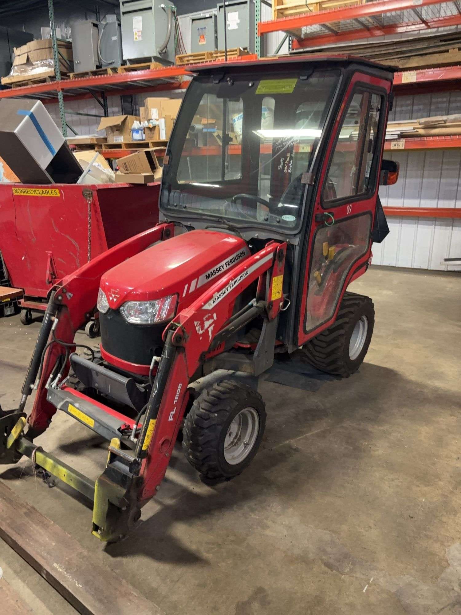 Massey Ferguson GC1723E Equipment Image0