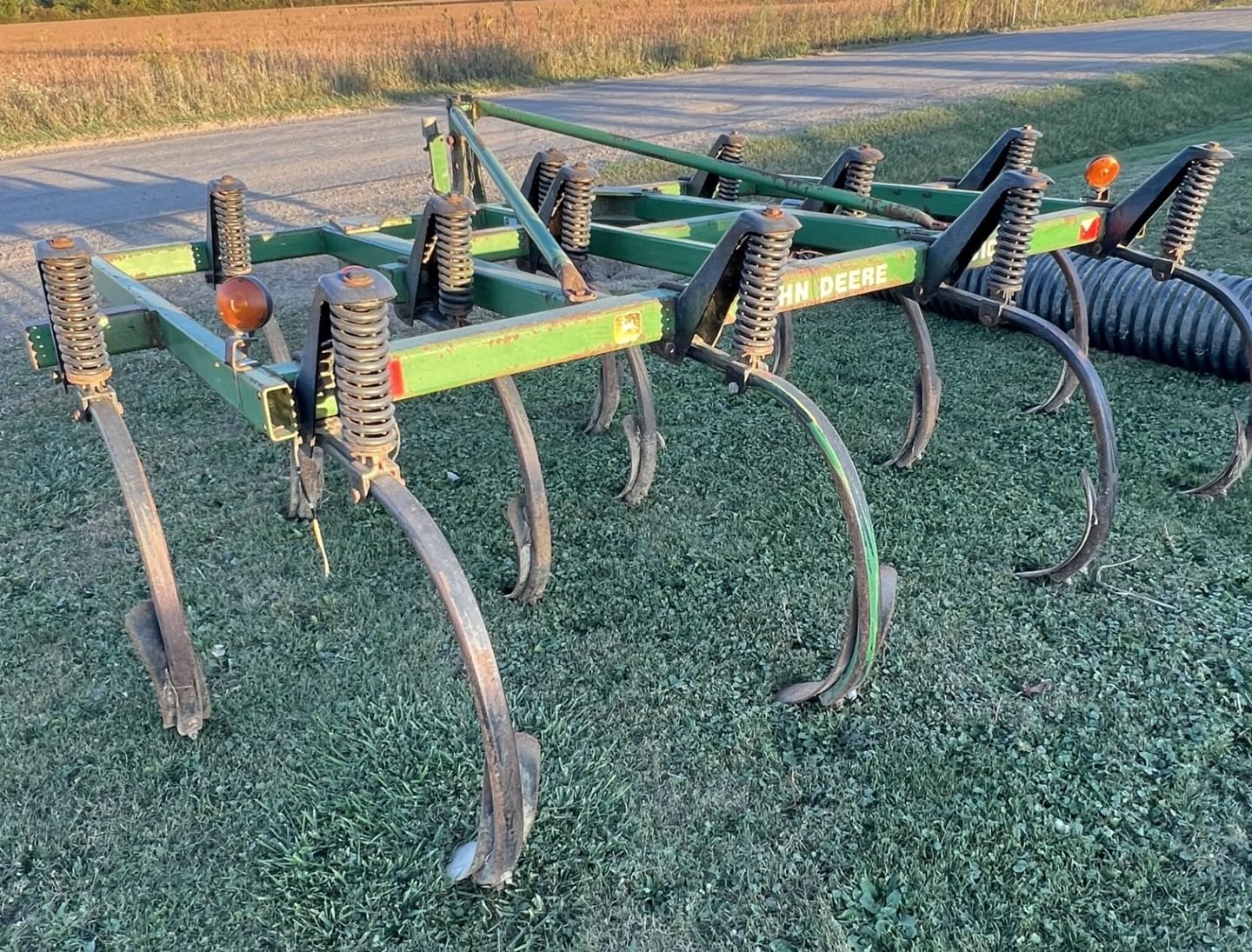 John Deere 610 Equipment Image0
