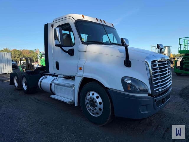 Image of Freightliner Cascadia 125 equipment image 3