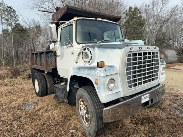 Image of Ford F-8000 equipment image 2