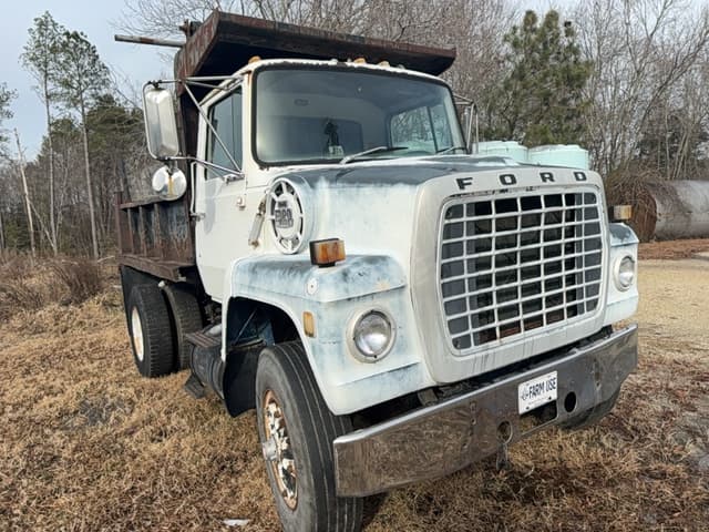 Image of Ford F-8000 equipment image 3