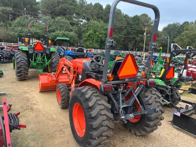 Image of Kubota LX2610SUHSD equipment image 4