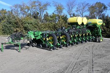 Main image John Deere 1770