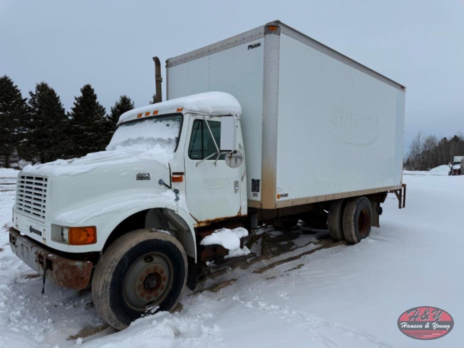 2000 International 4900 Equipment Image0