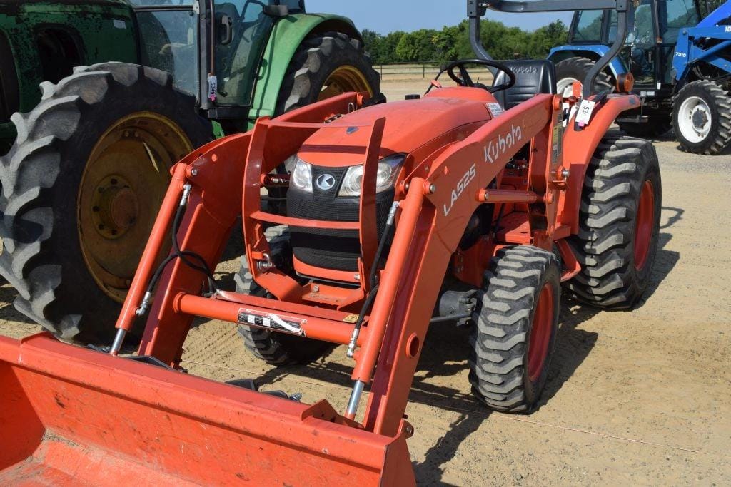Kubota L2501 Equipment Image0