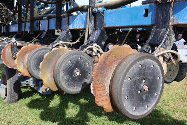 Image of Kinze 2300 equipment image 4