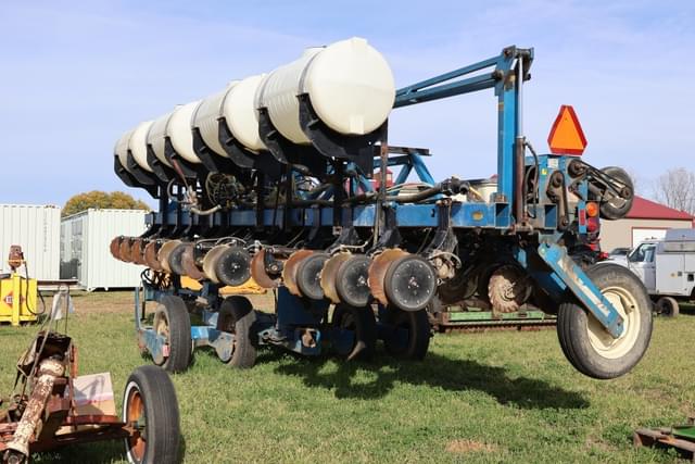 Image of Kinze 2300 equipment image 2