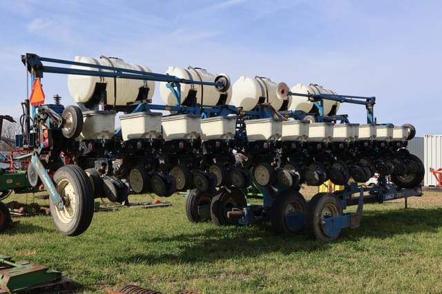 Image of Kinze 2300 equipment image 1