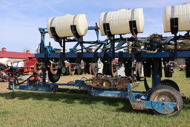 Image of Kinze 2300 equipment image 3